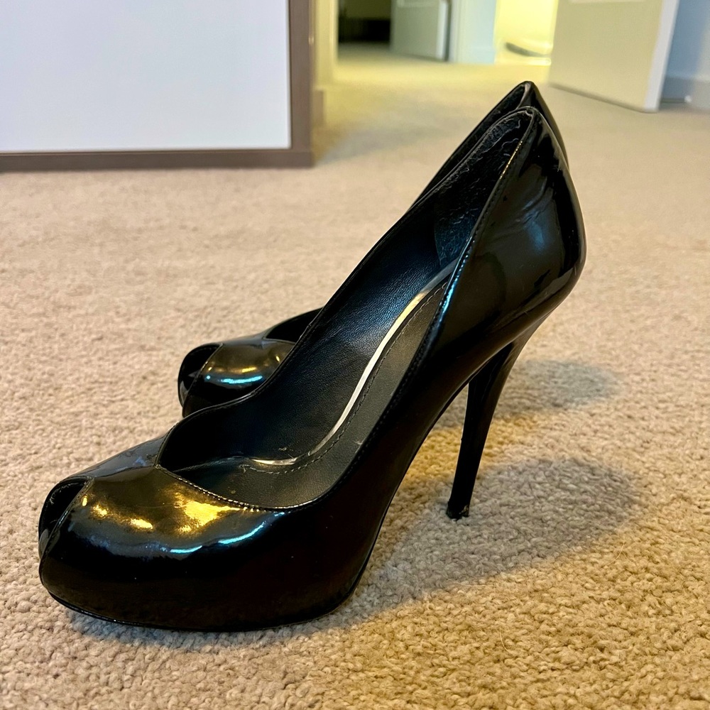 Stuart Weitzman parent black pumps